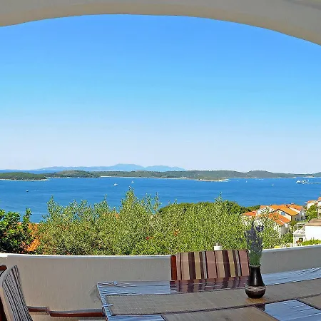 Avelini-3 Hvar Town